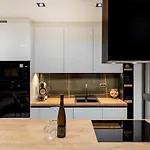 Luxury N&p Apartamento *