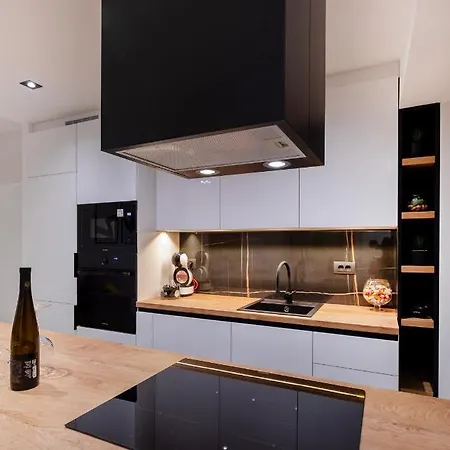 Luxury N&p Apartment