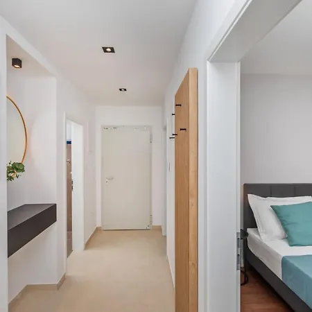 Luxury N&p Apartment