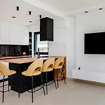 Διαμέρισμα Luxury N&p *